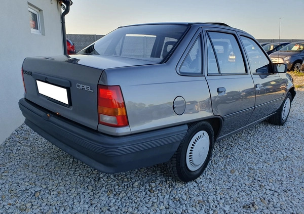 Opel Kadett cena 12700 przebieg: 110000, rok produkcji 1988 z Nieszawa małe 277